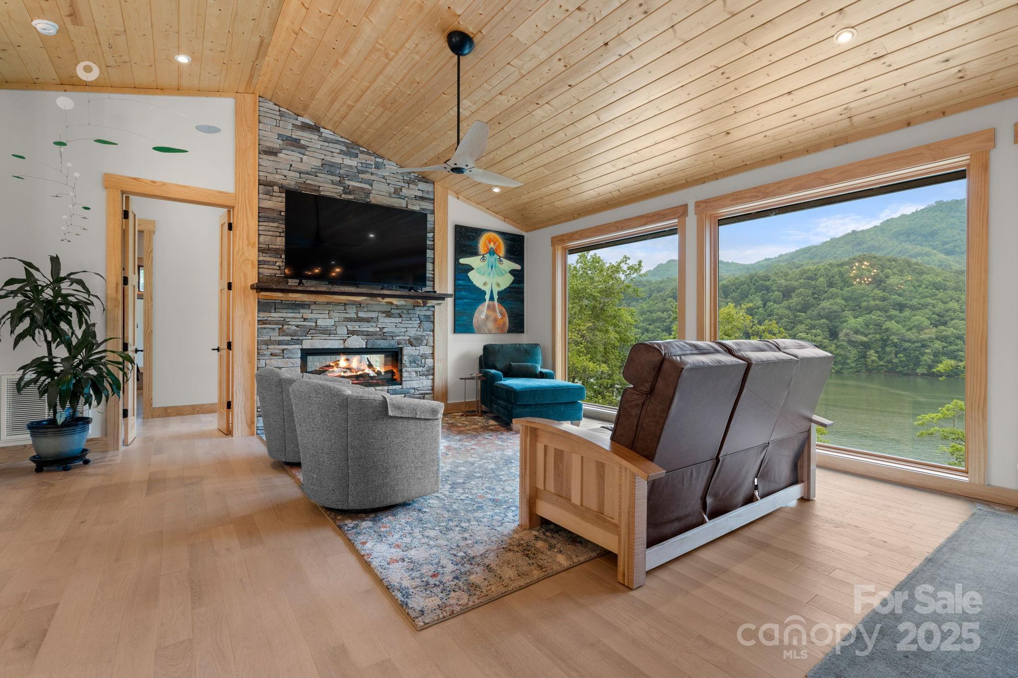 192 Lakeview Trail