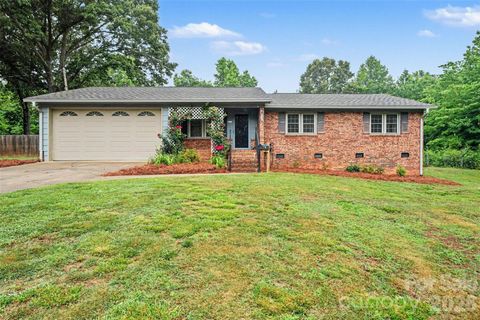 Photo of 511 Ellenwood Drive, Kings Mountain, NC 28086 (MLS # 4387291)