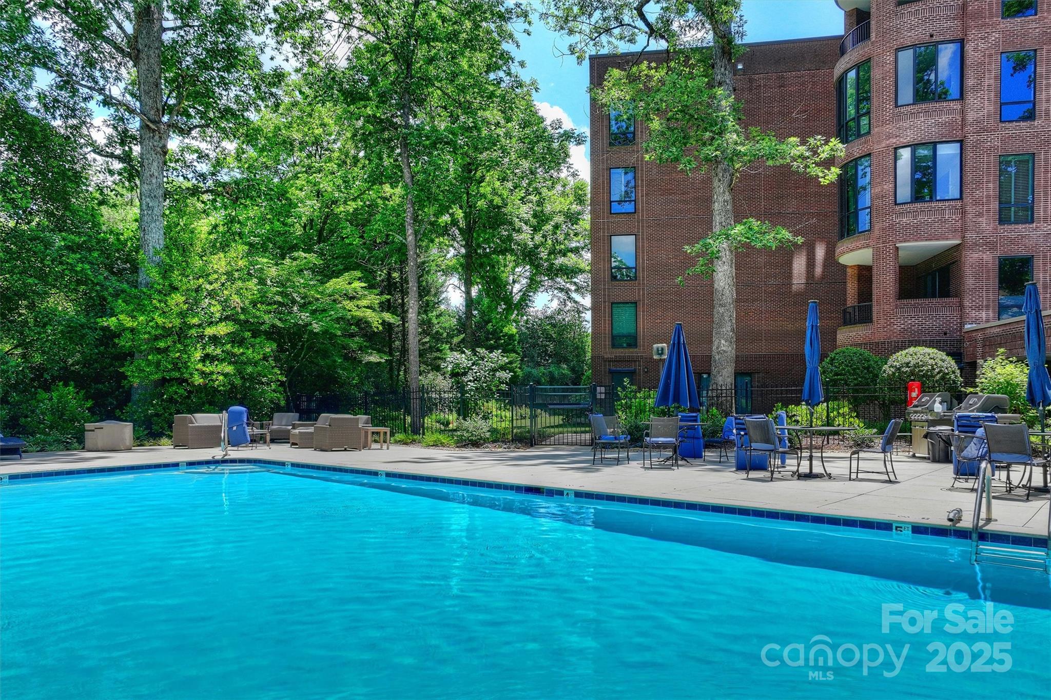 800 Cherokee - Residential