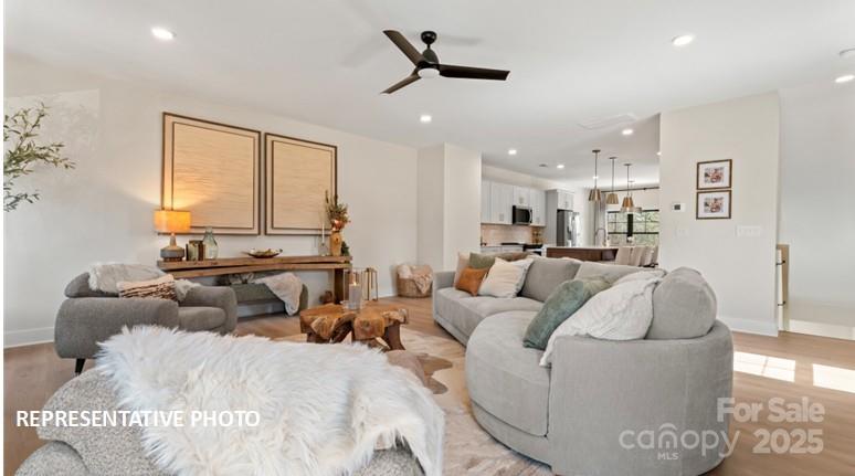 728 Falling Oak Alley 21