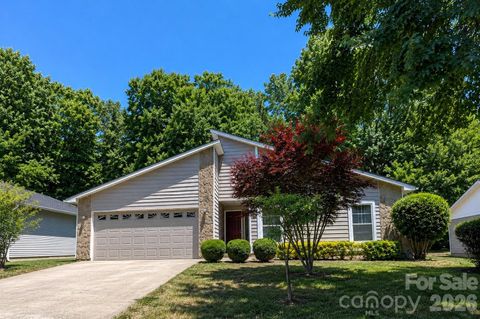 Photo of 7636 Eastbourne Road, Charlotte, NC 28227 (MLS # 4384682)