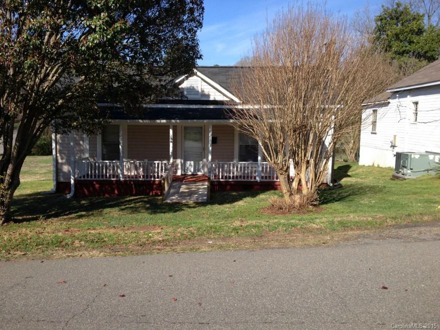 3 bedroom 1 bath home in the heart of Fort Mill.