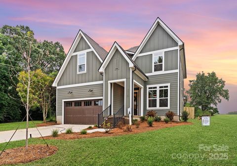 2530 Elkwood Circle Charlotte NC 28205