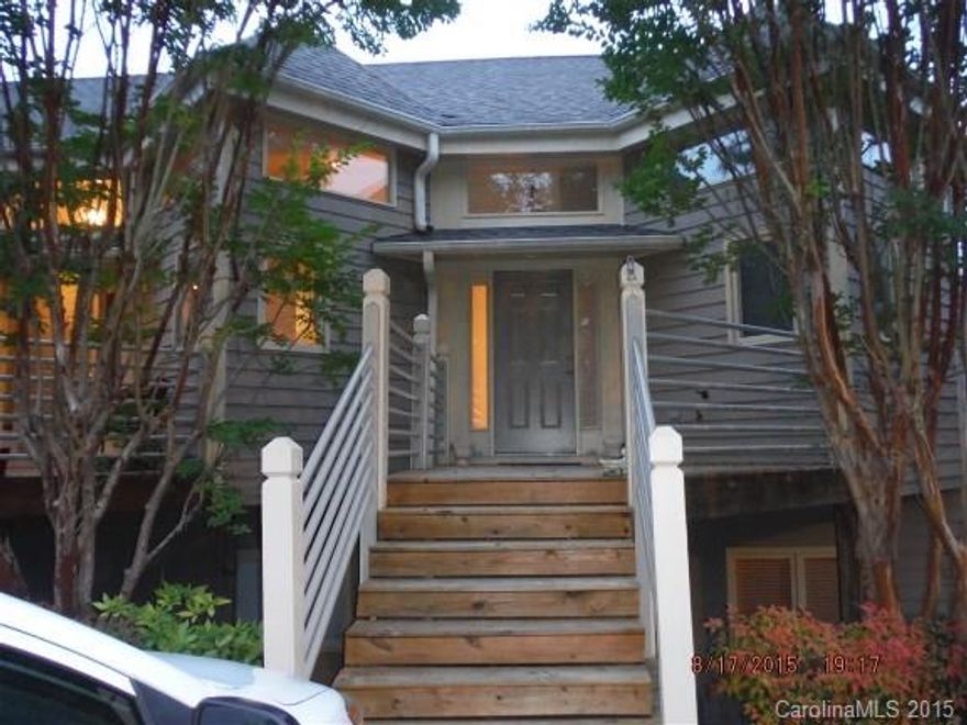 Exceptional end unit townhome with views of Lake Wylie.  Relax in the screened porch while watching the turtles swim in the pond.  The main level offers good living space complete with a fireplace and computer niche. The loft provides an additional area to give your personal touch.  The lower level has 2 fantastic bedrooms each with a private bathroom.