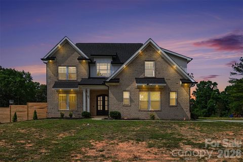 Photo of 31 Ridgecrest Avenue, Peachland, NC 28133 (MLS # 4385368)
