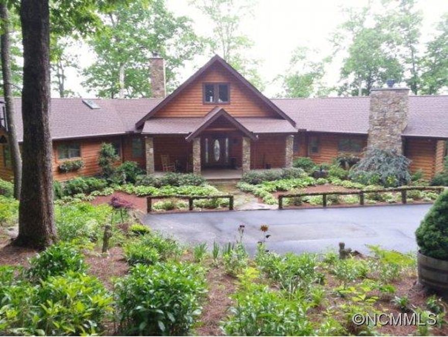 The Loose Moose - Excellent panoramic views northwest to Smoky Mtn National Park and views of Lk Glenville; custom built high end log home with a very warm mountain feel; master suite and two guest suites on the main; loft office; lower family room, fitness; bonus; large stone fireplace in liv rm; fireplaces in master,entertaining deck & family rm. Beautiful native landscaping, high elevation with cool summer breezes.