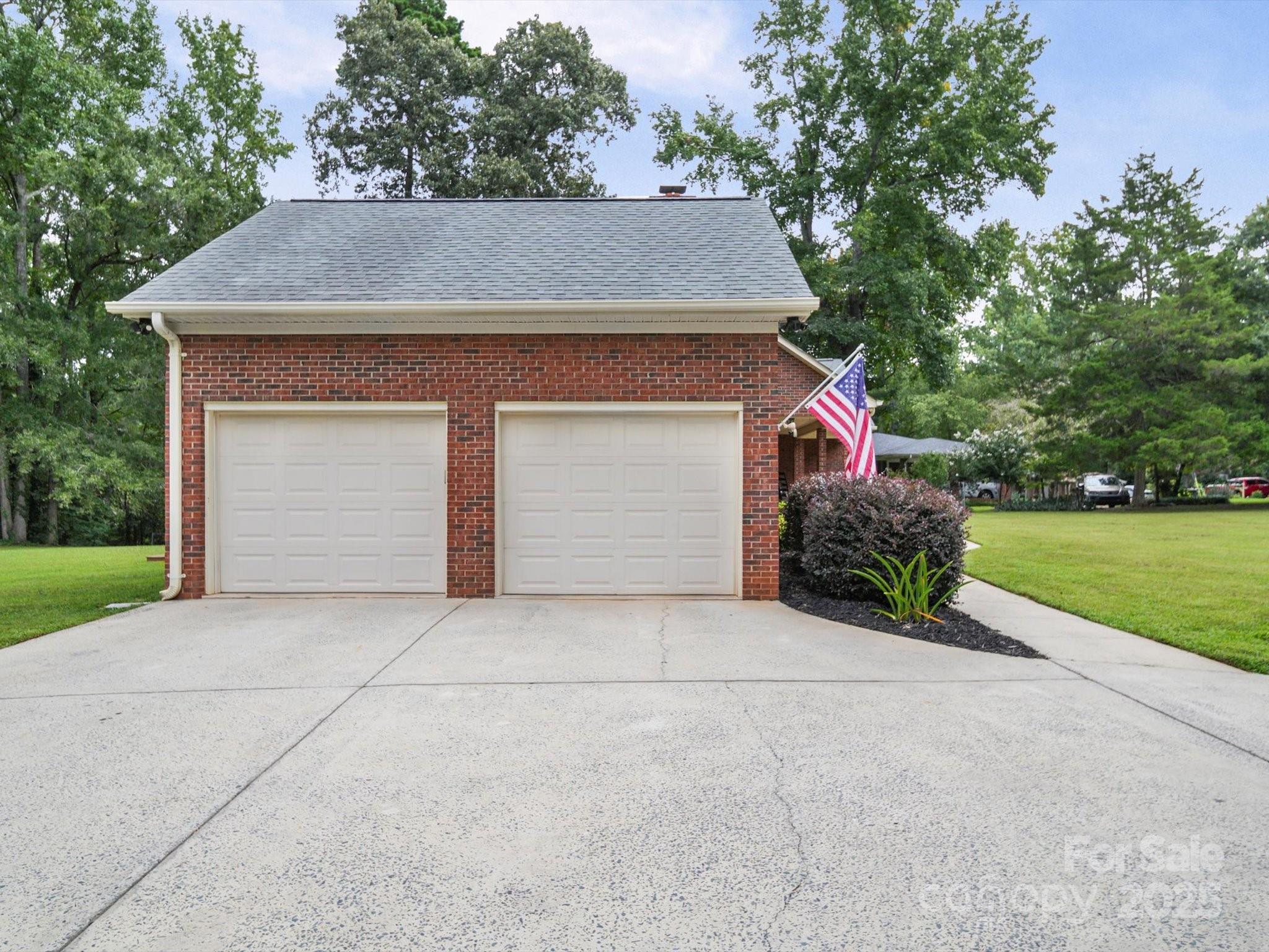 102 Jeffrey Circle