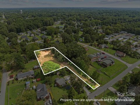 Photo of 621 Pleasant Avenue, Kannapolis, NC 28081 (MLS # 4296587) Photo of 621 Pleasant Avenue, Kannapolis, NC 28081 (MLS # 4296587)