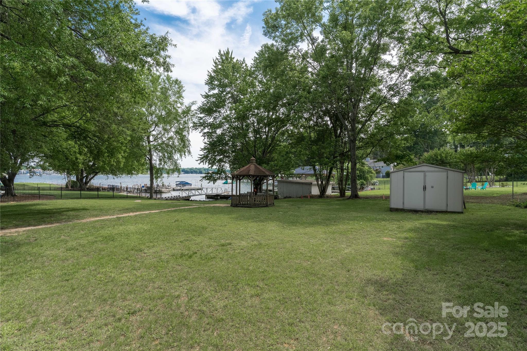 Point Largo - Residential