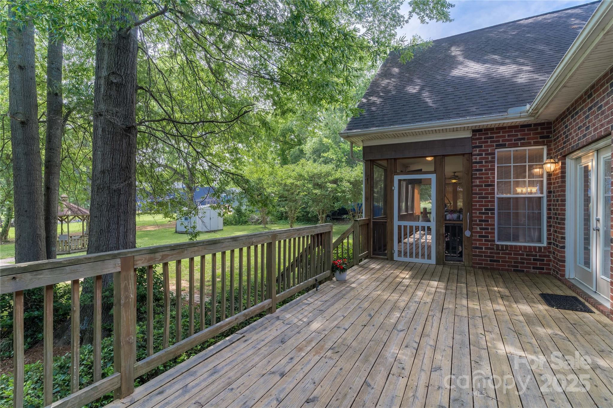 Point Largo - Residential