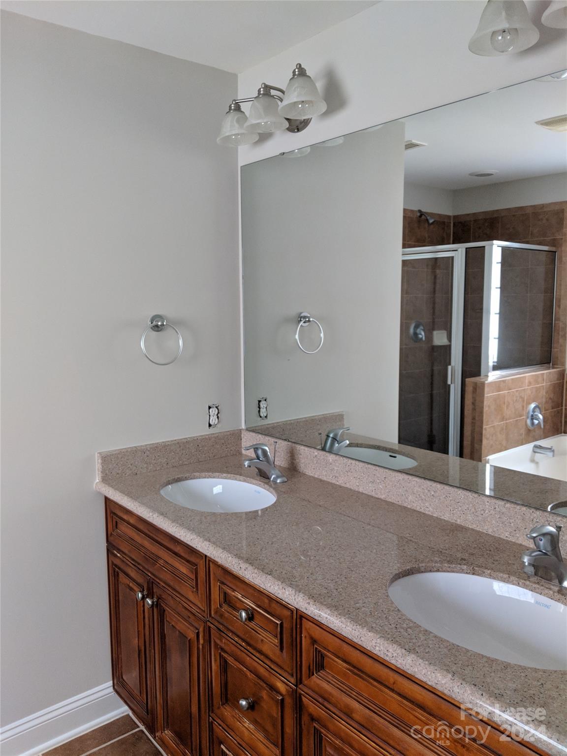 The Oaks At Mcilwaine - Residential Lease