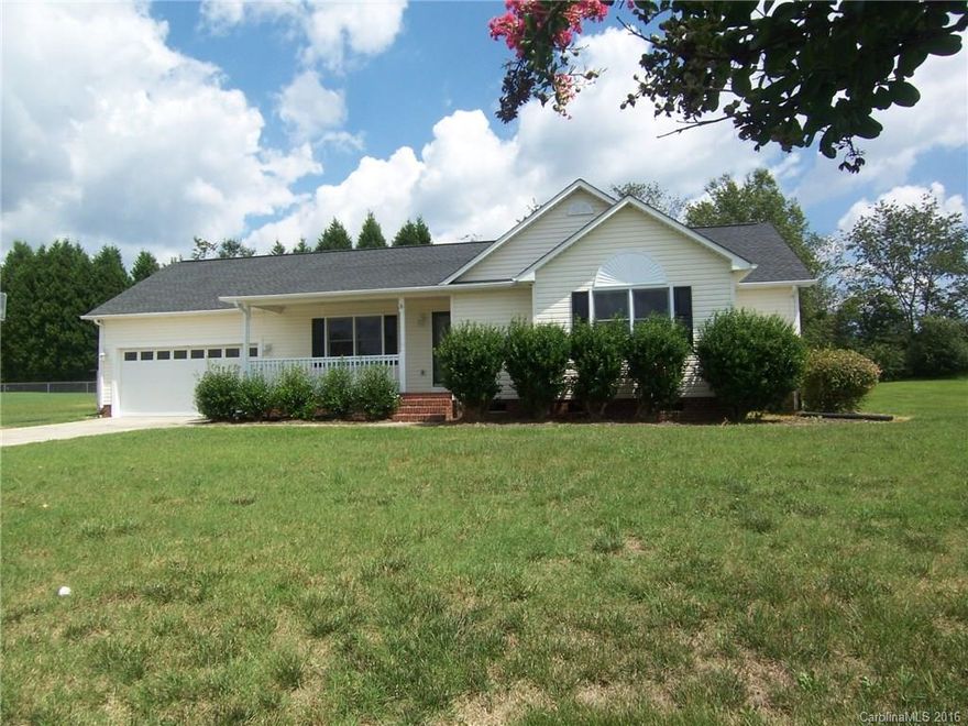 3 bedroom 2 bath home in Kings Mountain area. Open floor plan. Spacious family room with cathedral ceiling. Large kitchen with lots of cabinetry. Neutral colors. Master bath features a jetted tub and separate shower. Rocking chair front porch. 2-level rear deck. Fenced yard. Storage building.