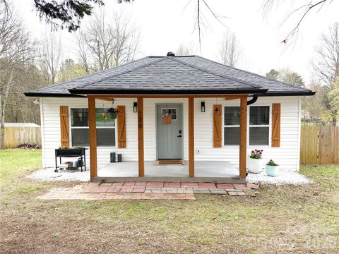 Photo of 126 Laura Road, Mooresville, NC 28117 (MLS # 4326763)