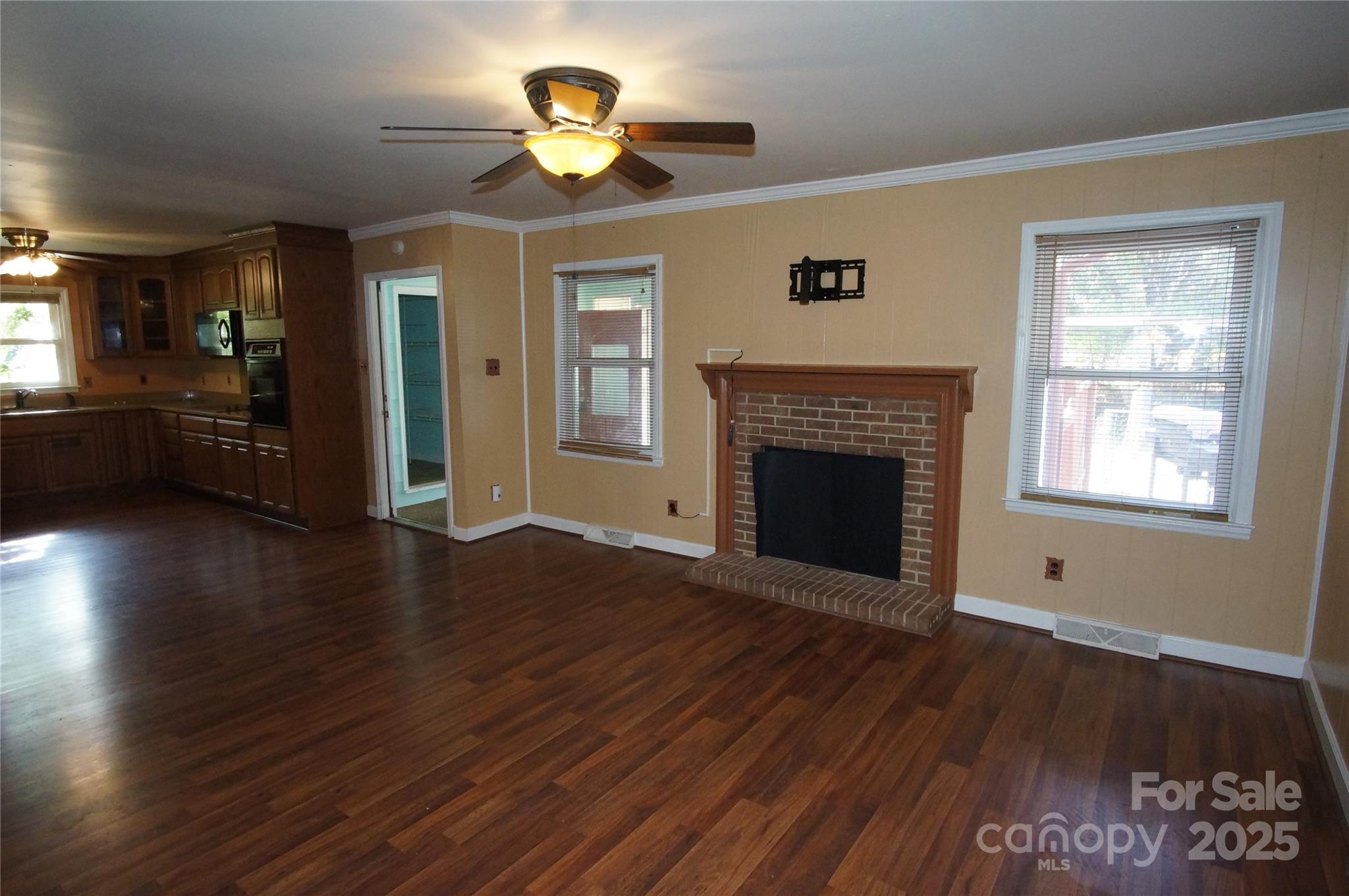 6201 Eagle Peak Drive