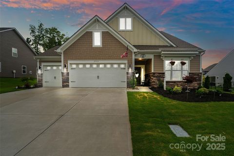 Photo of 17733 Burnt Hickory Drive, Charlotte, NC 28278 (MLS # 4273048)