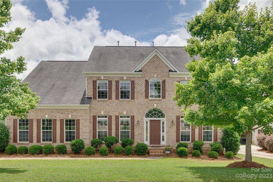 Welcome to FALLBROOK in Fort Mill, SC one of most desired communities! STUNNING 2 story offers an ideal blend of modern elegance & comfortable living. 4 beds, 3.5 baths, open floor plan & primary on main complete with luxurious en-suite bath, his/hers walk-in closets! Spacious & natural light throughout. Desirable corner lot, providing privacy & ample outdoor space. Plus a bright sunroom to relax & media/bonus for entertaining. Kitchen features large island, custom cabinets, granite & all-new high-end appliances; microwave & oven set, 5 gas burner cooktop plus refrigerator! Dining room seamlessly connects with a butlers pantry. Ideal for everyday meals & special occasions. No detail has been overlooked! Luxurious upgrades: New hardwood floors & 7'' baseboards throughout, window trim & blinds, all bathrooms with new quartz, sinks, & faucets plus fresh paint inside & out! 3-car side load garage. Community pool, clubhouse, playground, & lake. Near Anne Springs Greenway, shopping & dining!