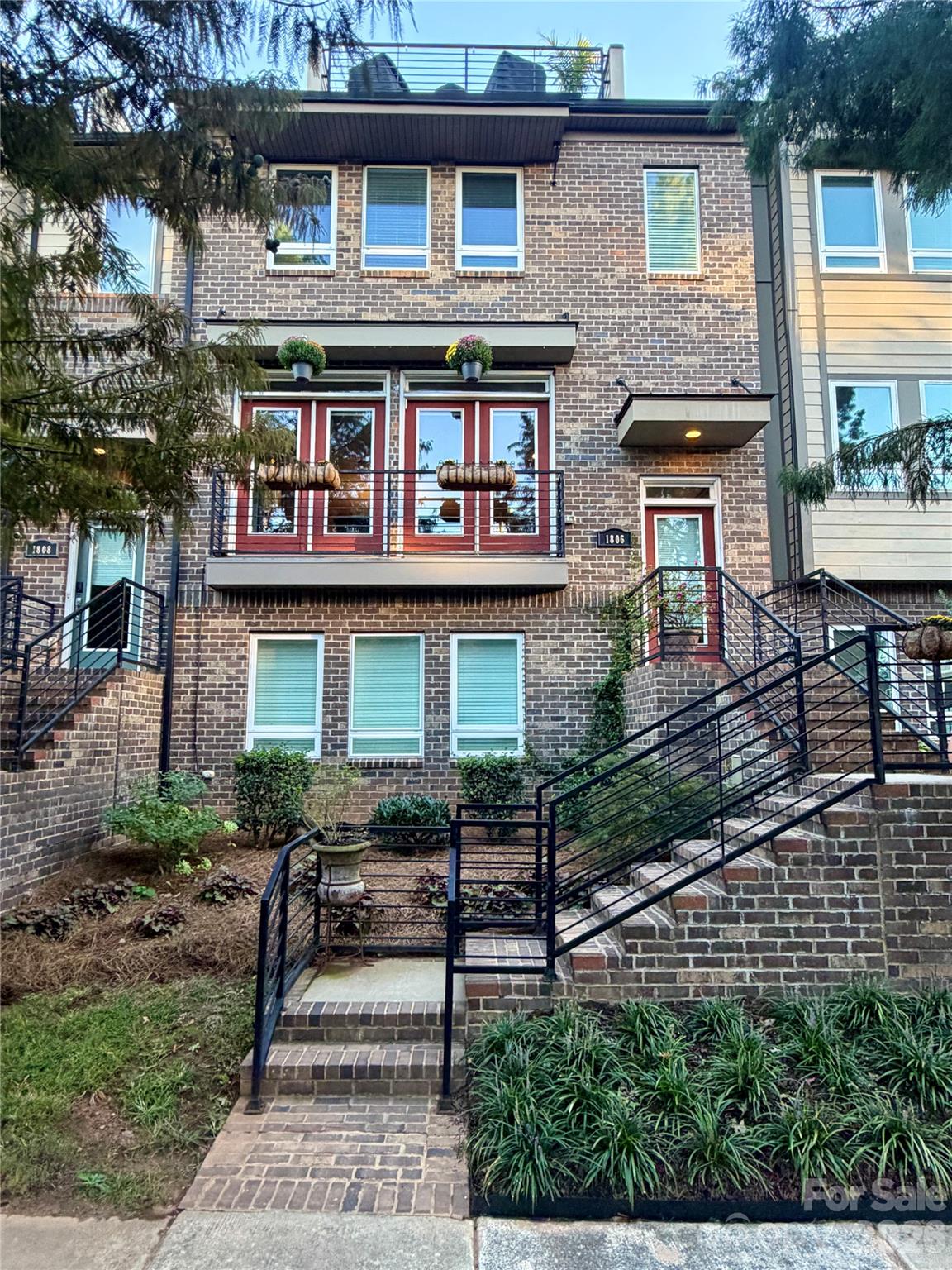 1806 Sunnyside Avenue