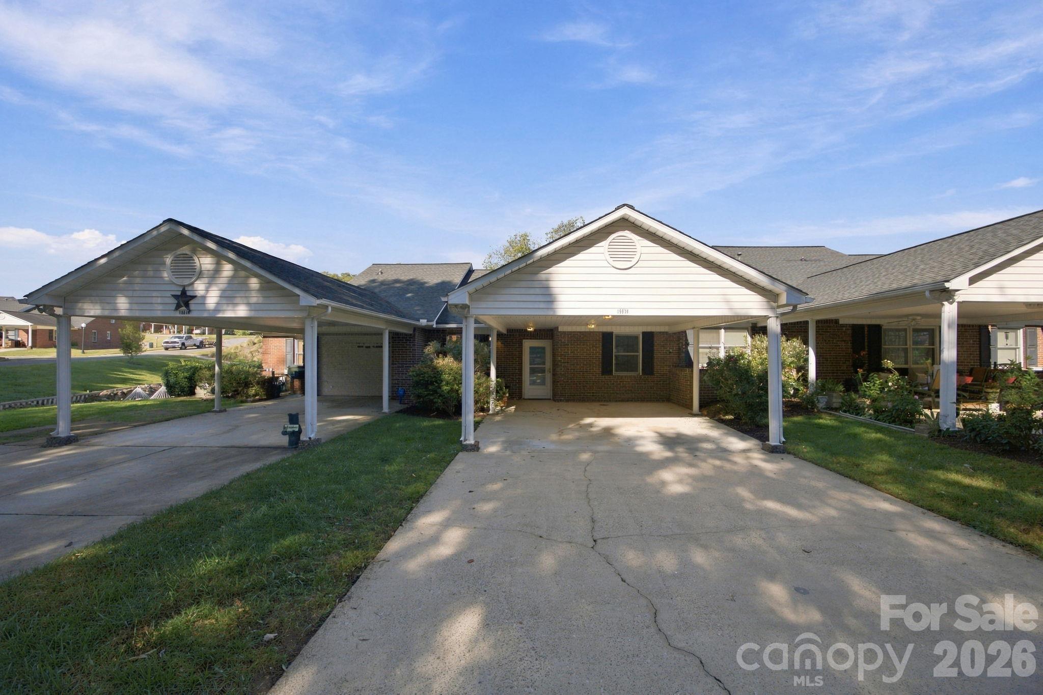 19838 Oak Leaf Circle