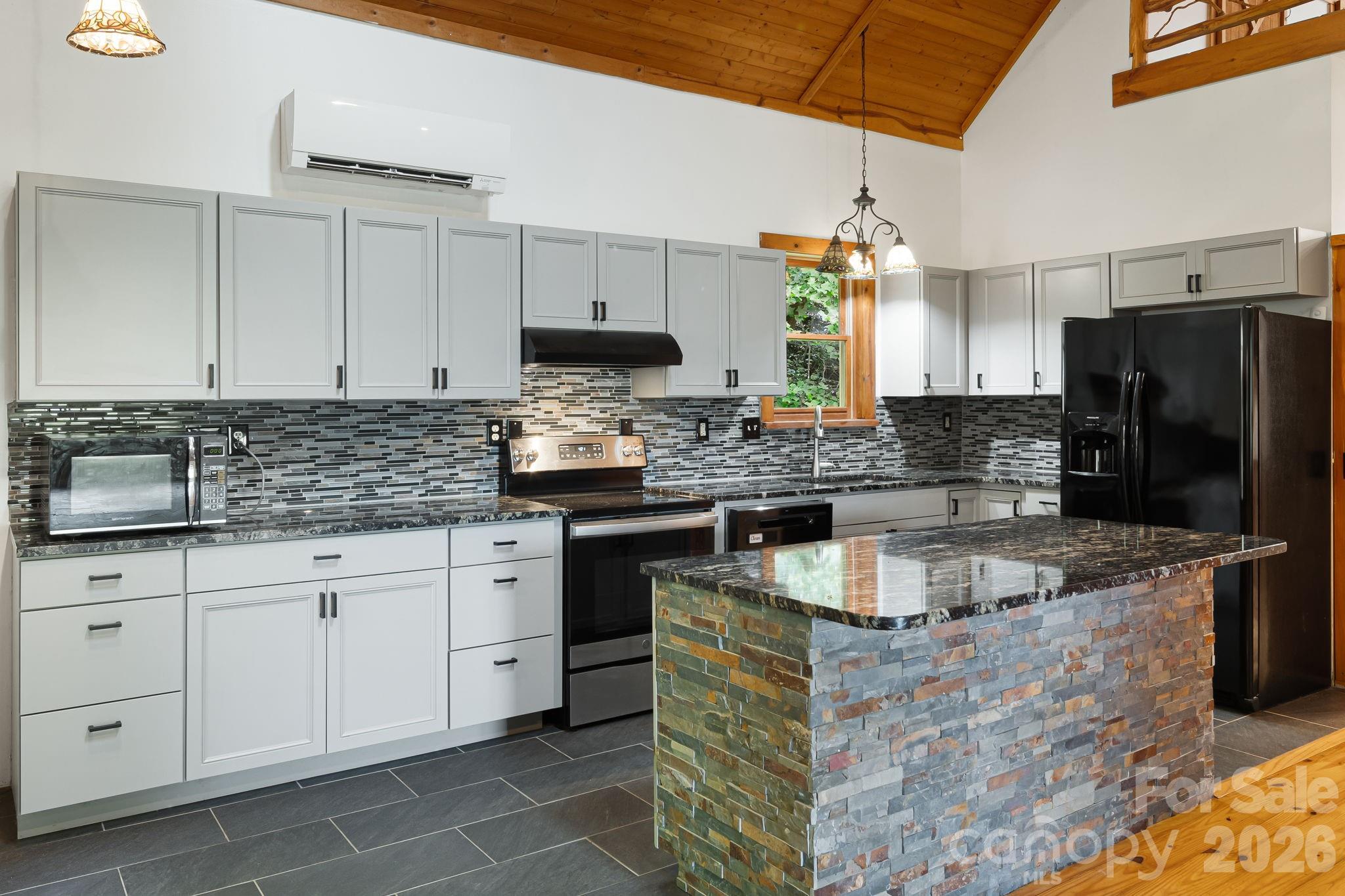 125 Hyacinth Drive