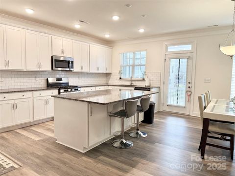 Photo of 10211 Glenmere Creek Circle, Charlotte, NC 28262 (MLS # 4330374)