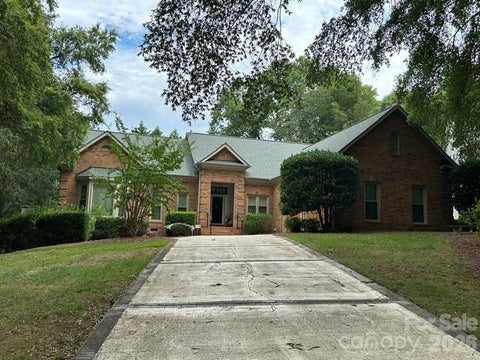 Photo of 15614 Warm Springs Court, Charlotte, NC 28278 (MLS # 4402616)
