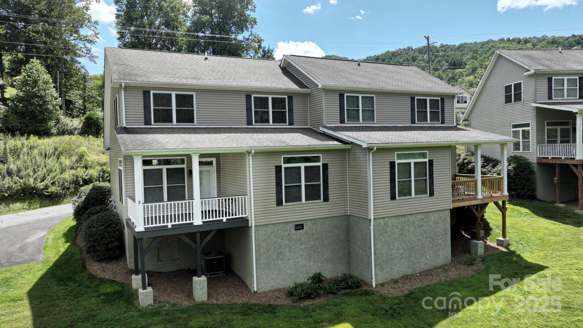 Laurel Creek Townhomes - Residential