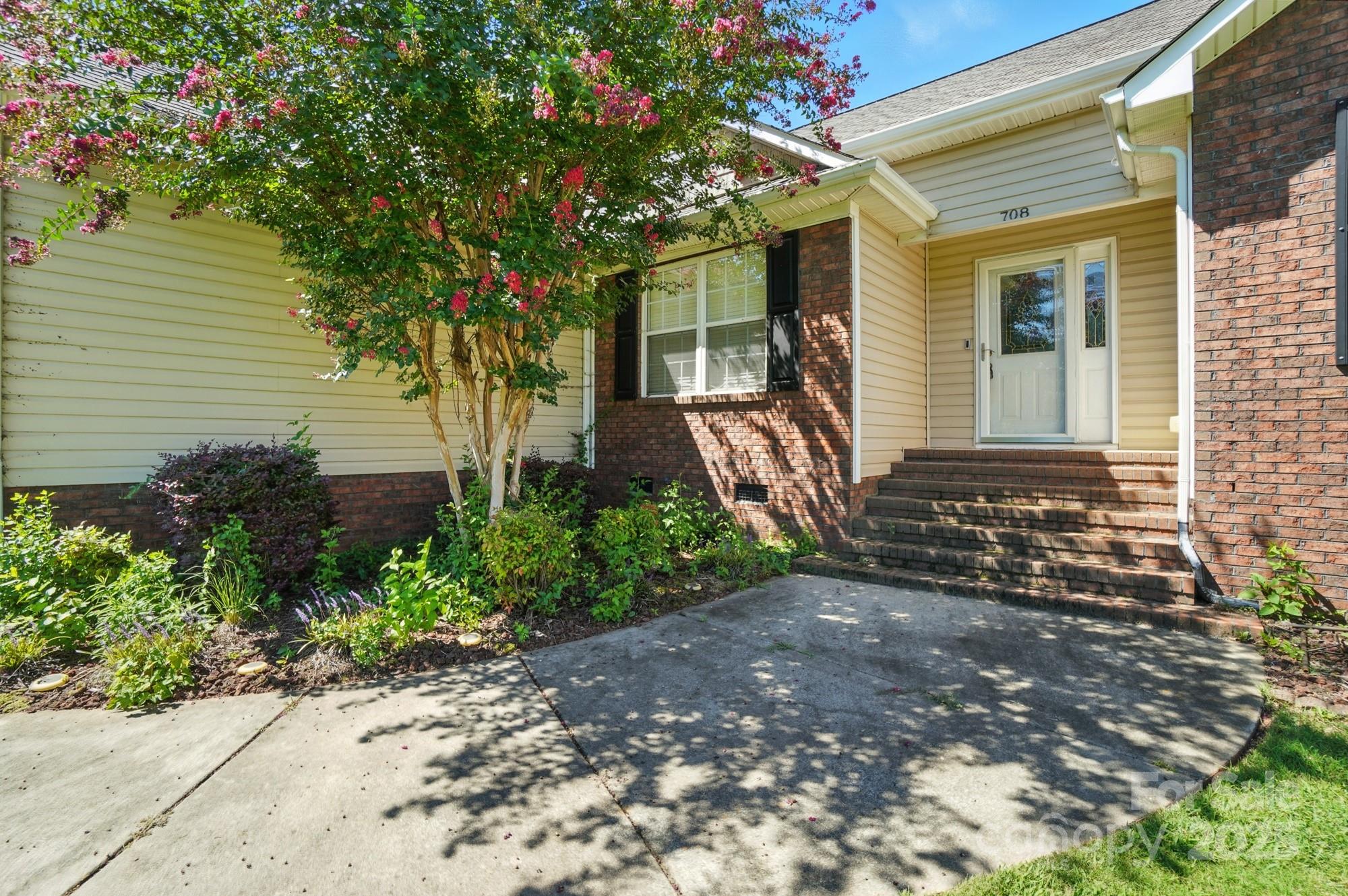 708 Redah Avenue