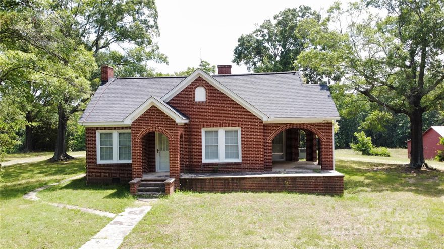 3 bedroom / 2 bathroom home in China Grove; private setting with a large back deck!
Monthly rent $1,950. Security deposit $1,950. Application fee $99.
No Pets. No more than 4 tenants. No four-wheelers allowed on the property.
Included for tenant use: Range, microwave, dishwasher, electric water heater, gas pack with central A/C, and gas logs.