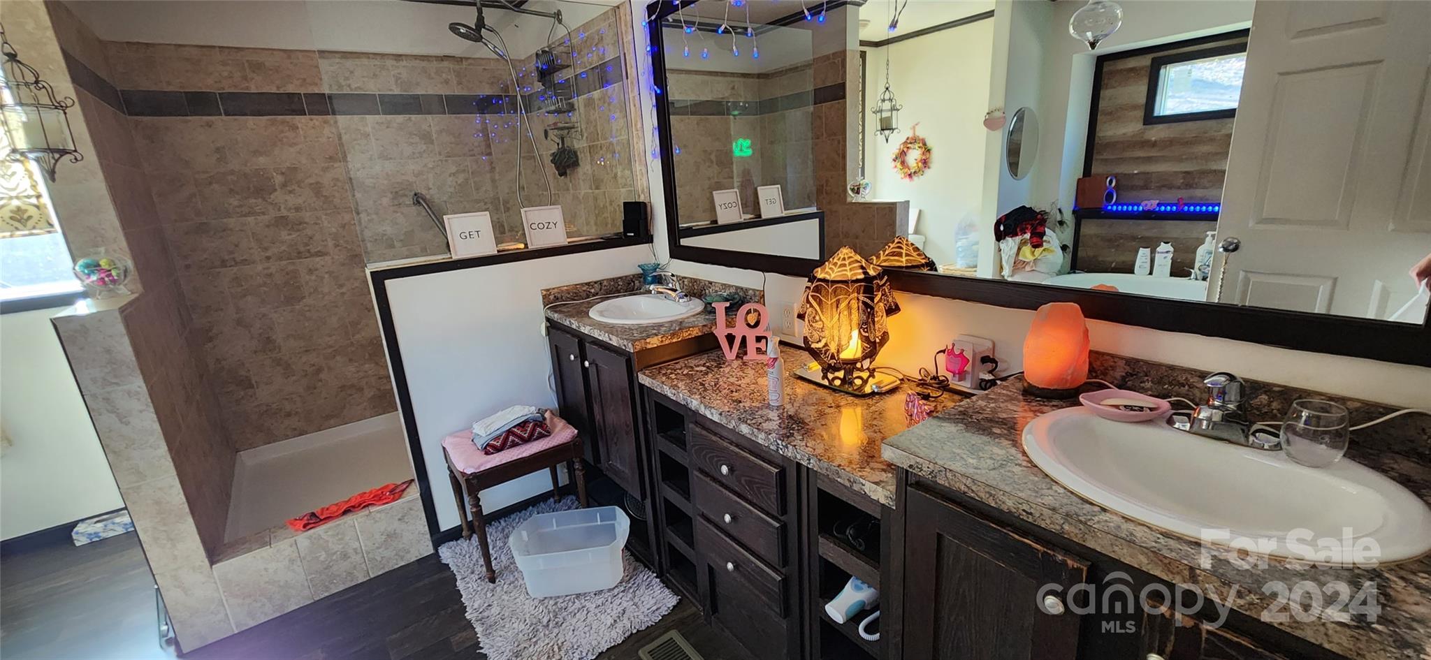 Mount Anderson - Residential