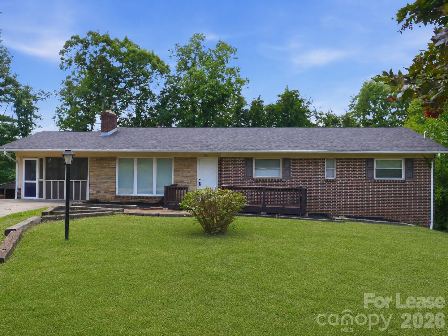 Photo 1 of 27 — 765 8th Avenue Drive SE, Hickory, NC 28602
