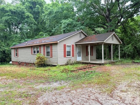Photo of 121 Travis Lane, Lancaster, SC 29720 (MLS # 4379675)