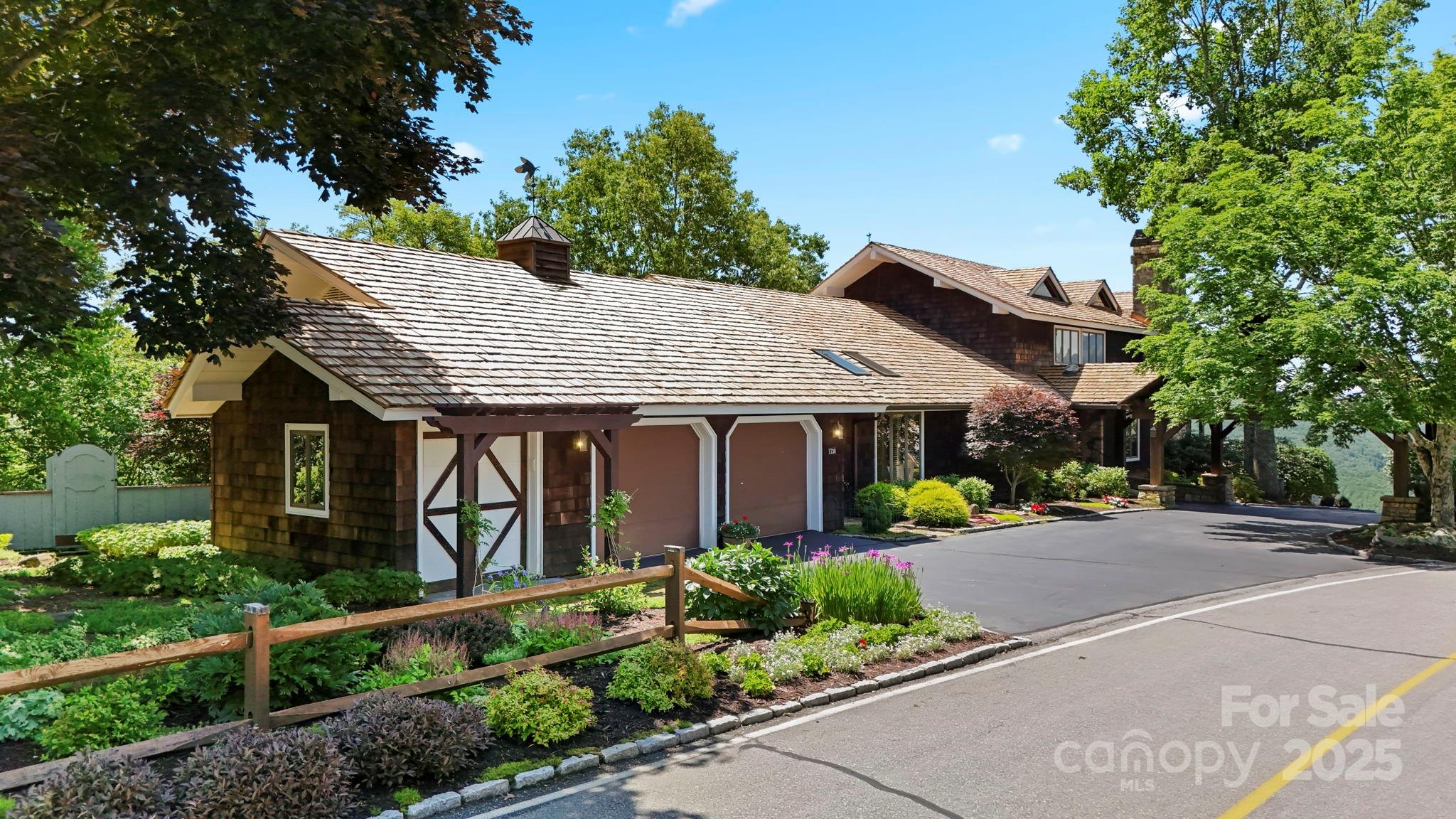 Boone, North Carolina 28607, United States, 3 Bedrooms Bedrooms, ,4 BathroomsBathrooms,Residential,Active,163127