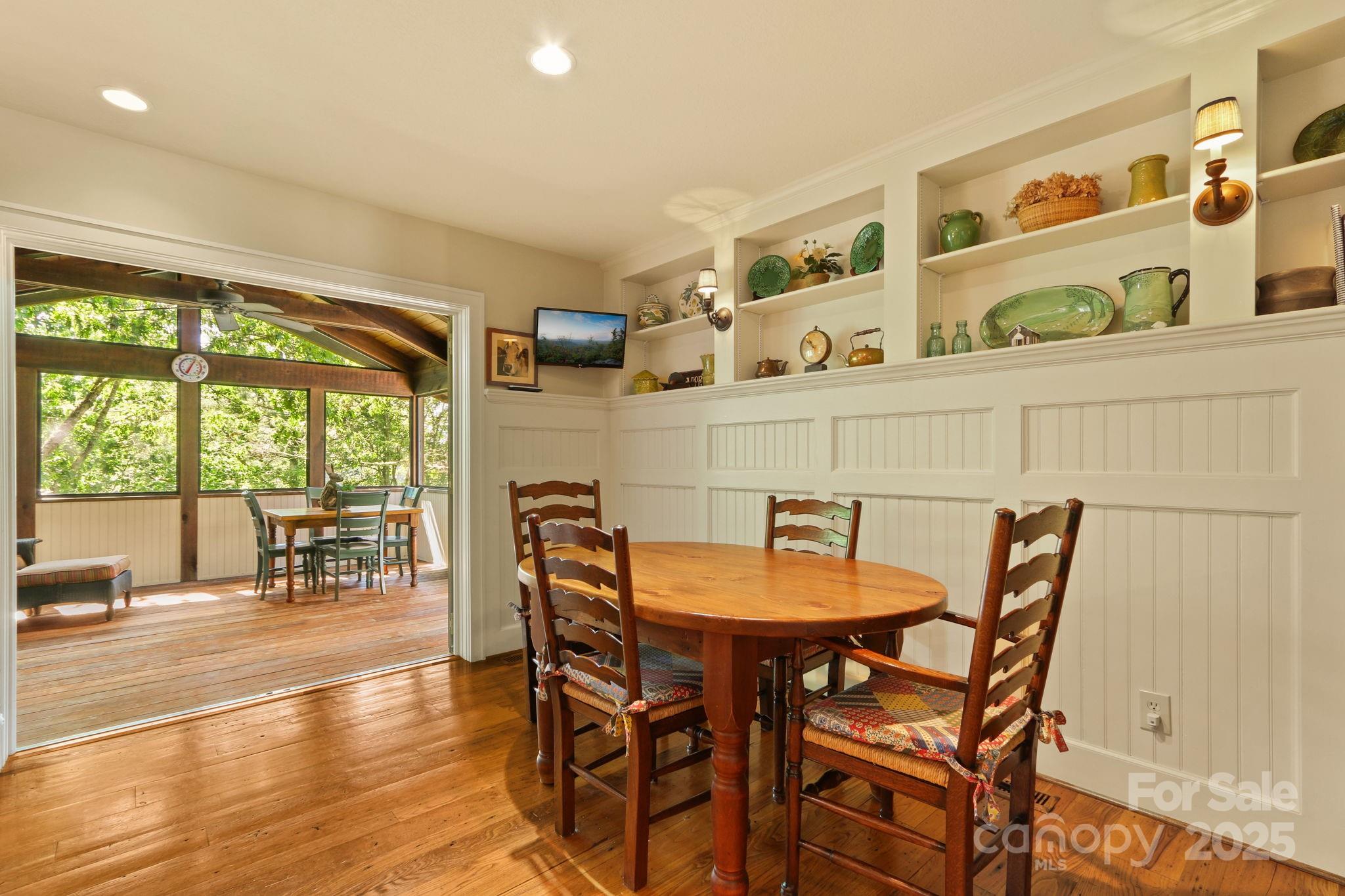 Boone, North Carolina 28607, United States, 3 Bedrooms Bedrooms, ,4 BathroomsBathrooms,Residential,Active,163127