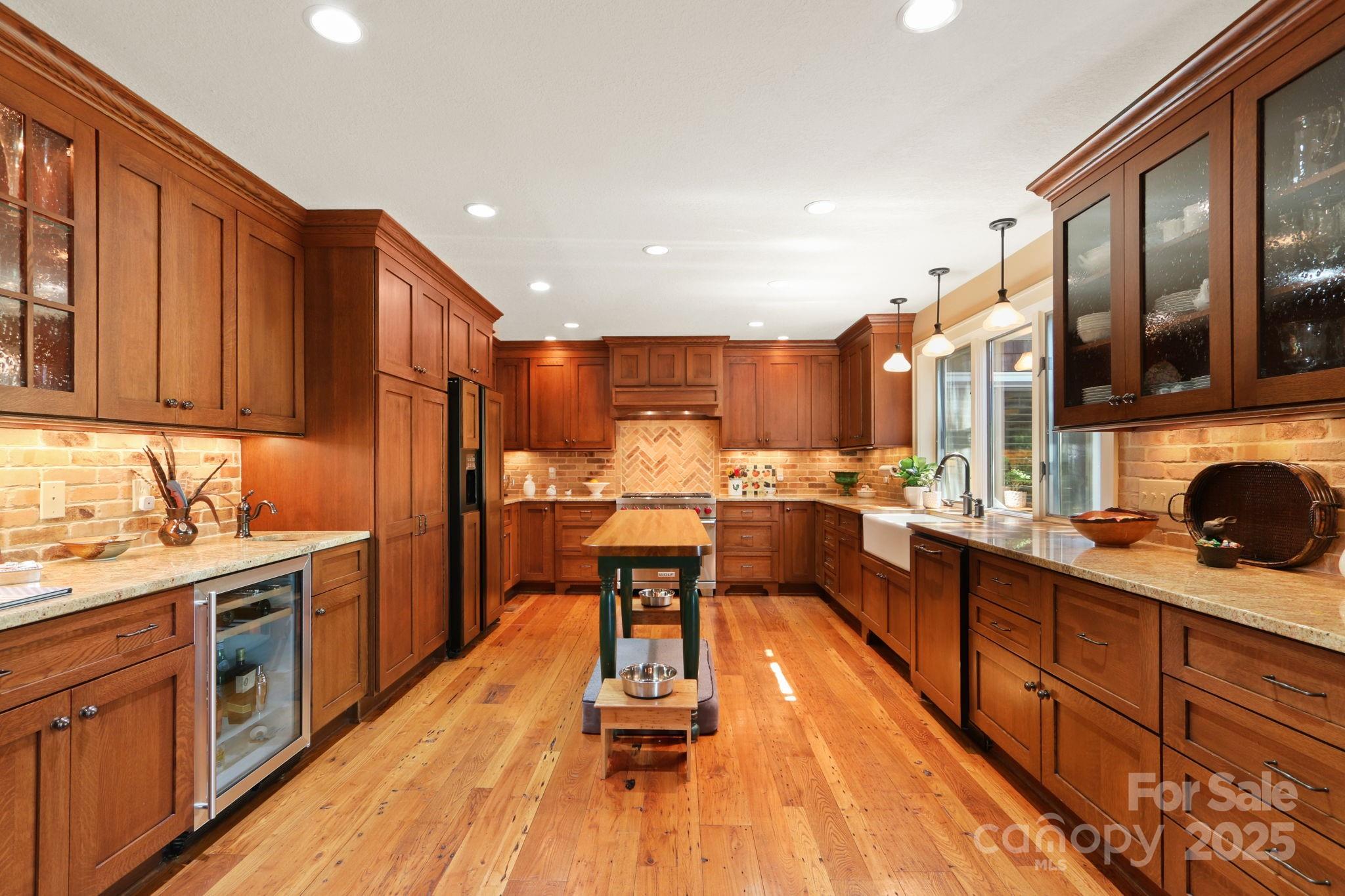 Boone, North Carolina 28607, United States, 3 Bedrooms Bedrooms, ,4 BathroomsBathrooms,Residential,Active,163127