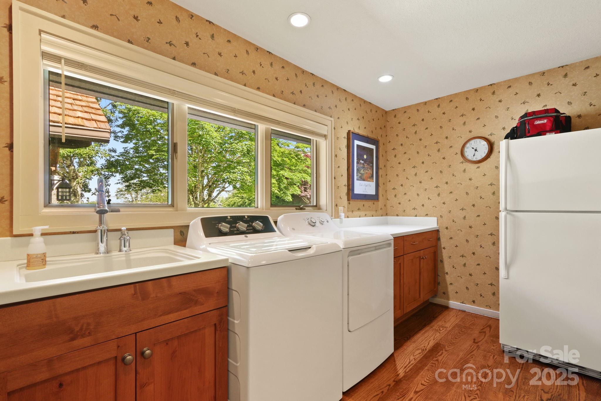 Boone, North Carolina 28607, United States, 3 Bedrooms Bedrooms, ,4 BathroomsBathrooms,Residential,Active,163127