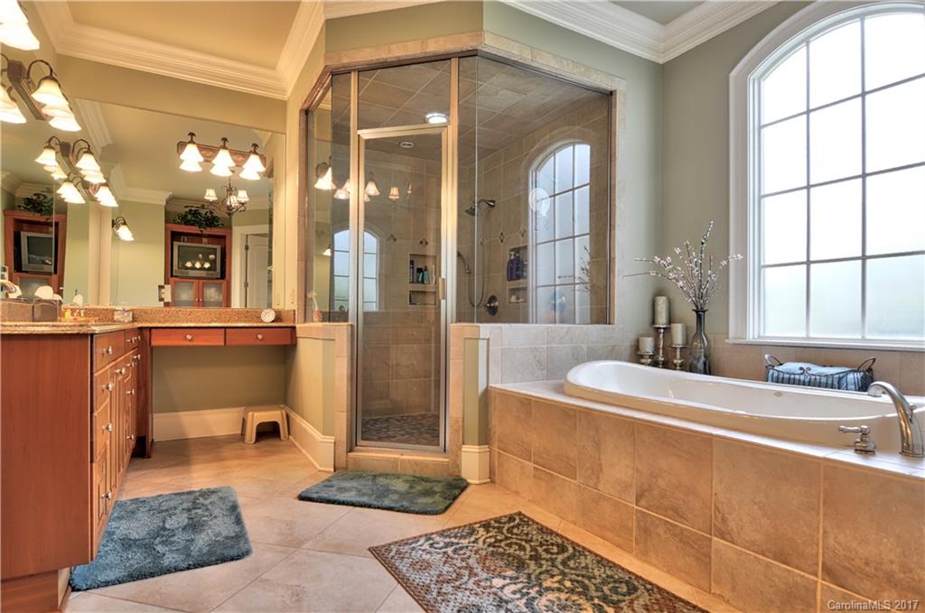 The Peninsula - Residential