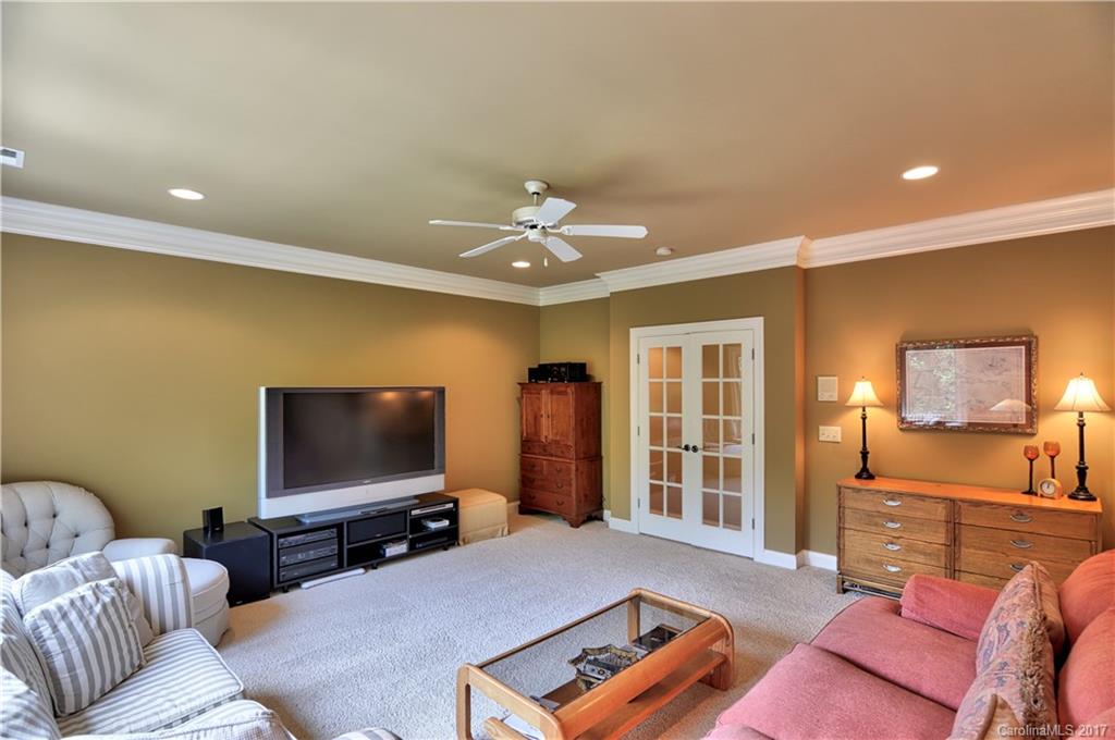 The Peninsula - Residential