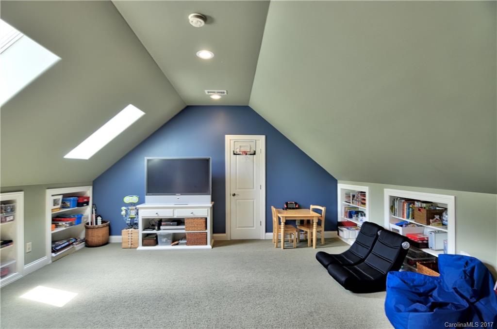 The Peninsula - Residential