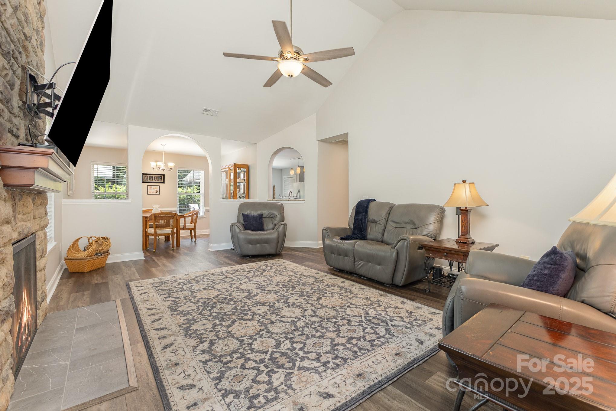 2301 Gleneagles Drive 13