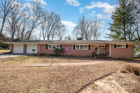 Single Family Residence in Dallas NC 507 Mcswain Drive.jpg