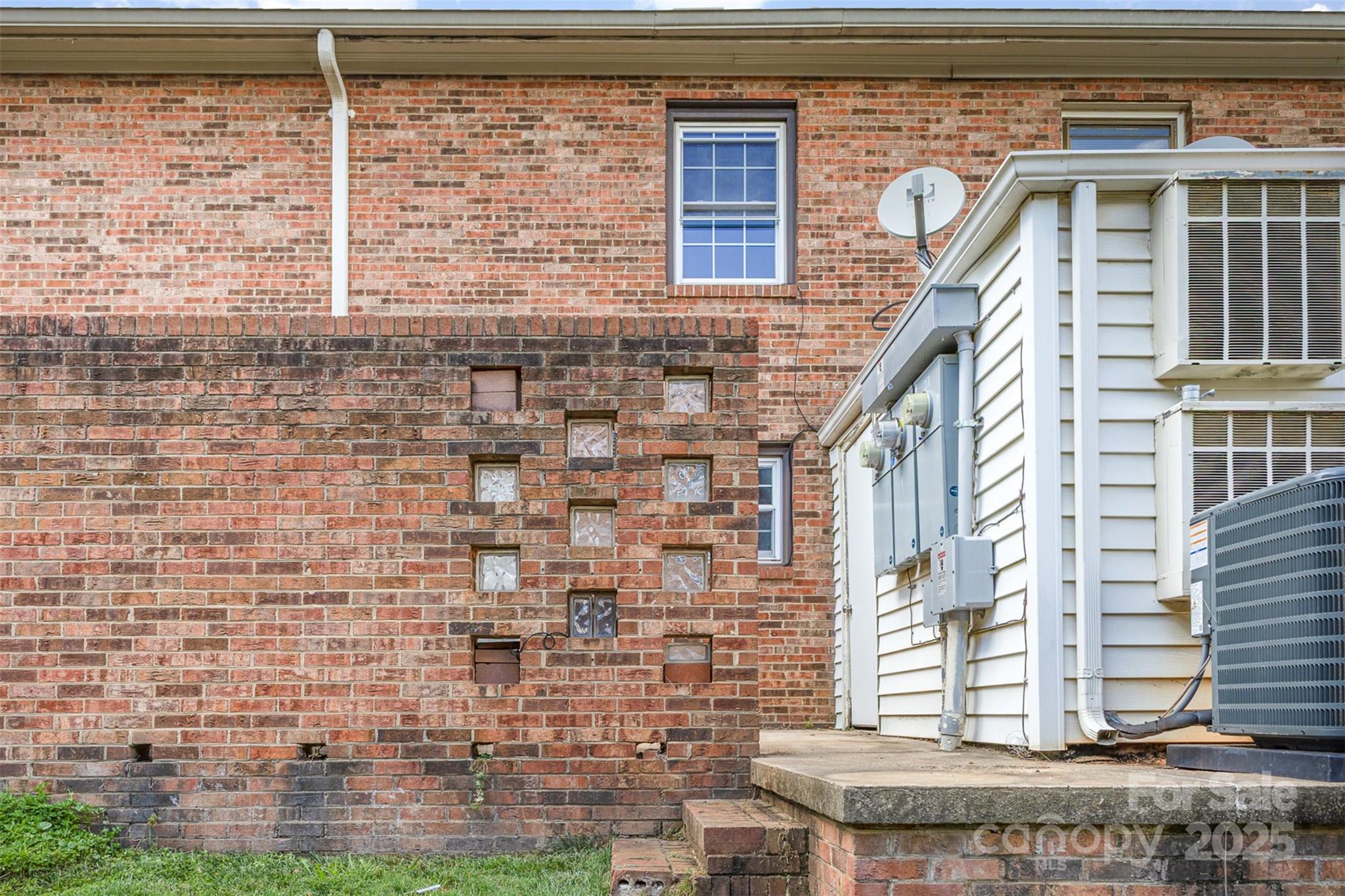 Carriage House - Residential