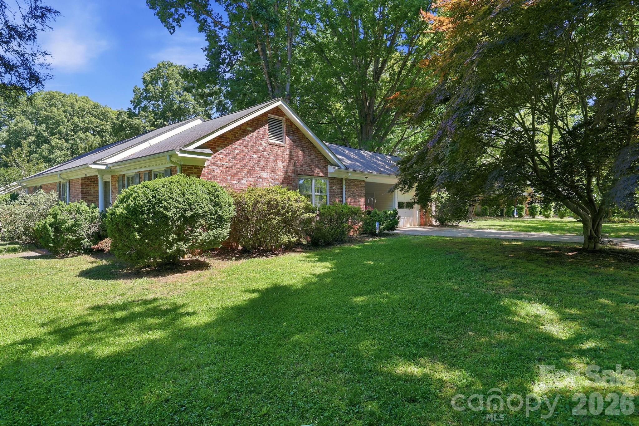 401 White Oaks Drive