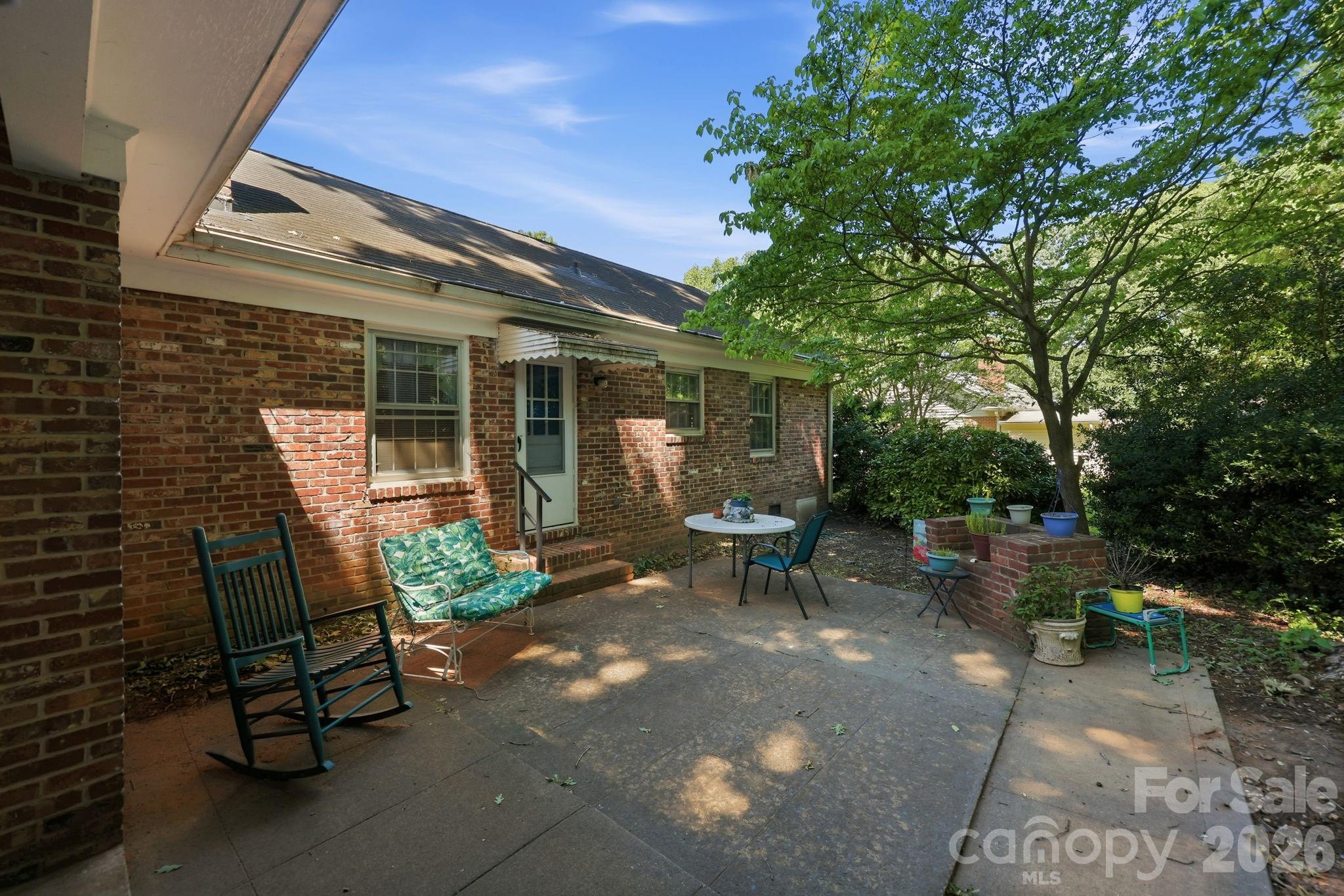 401 White Oaks Drive