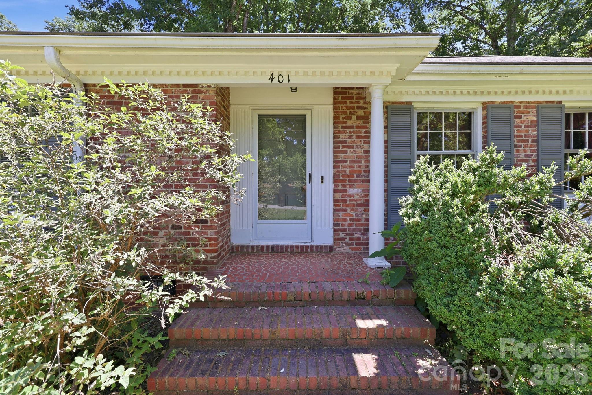 401 White Oaks Drive