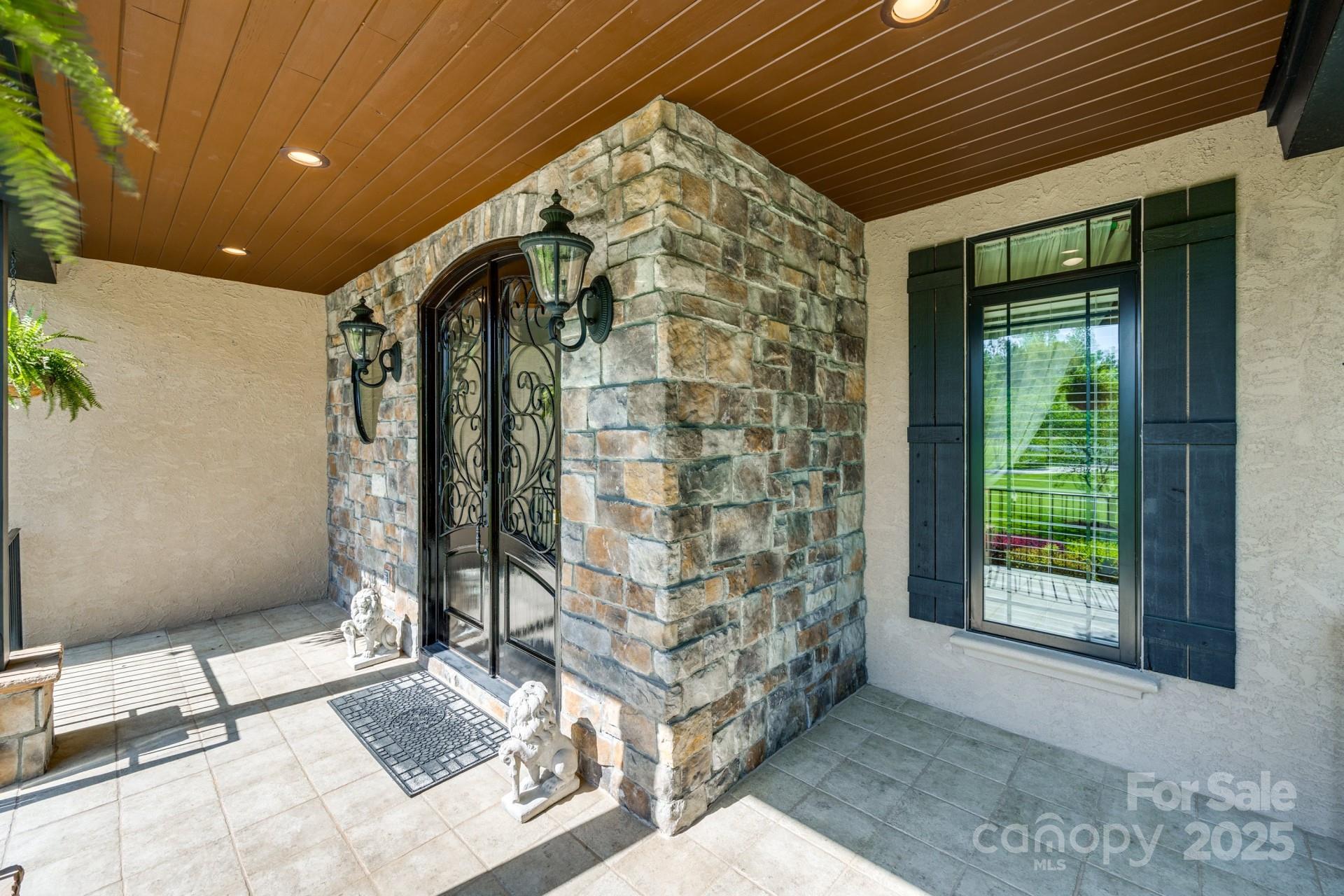 546 Little Cove Lane