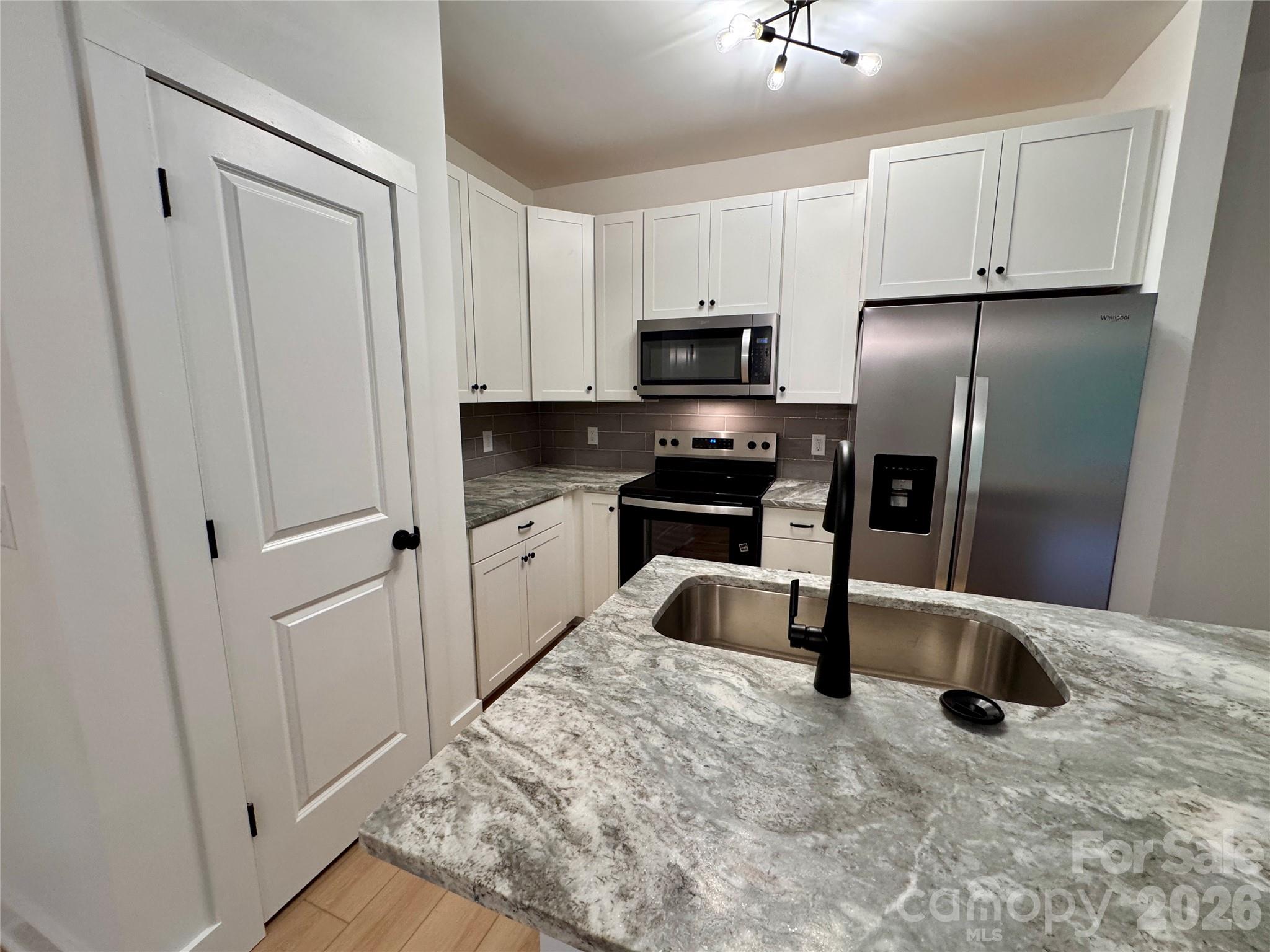 1010 John Street 4