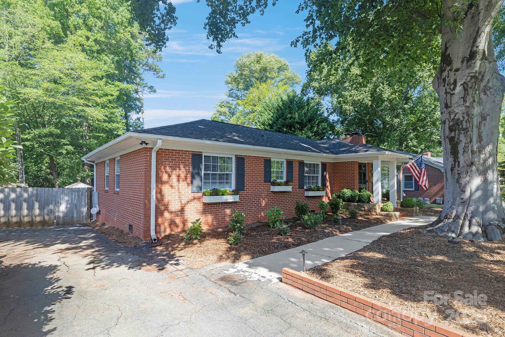 4526 Longwood Drive