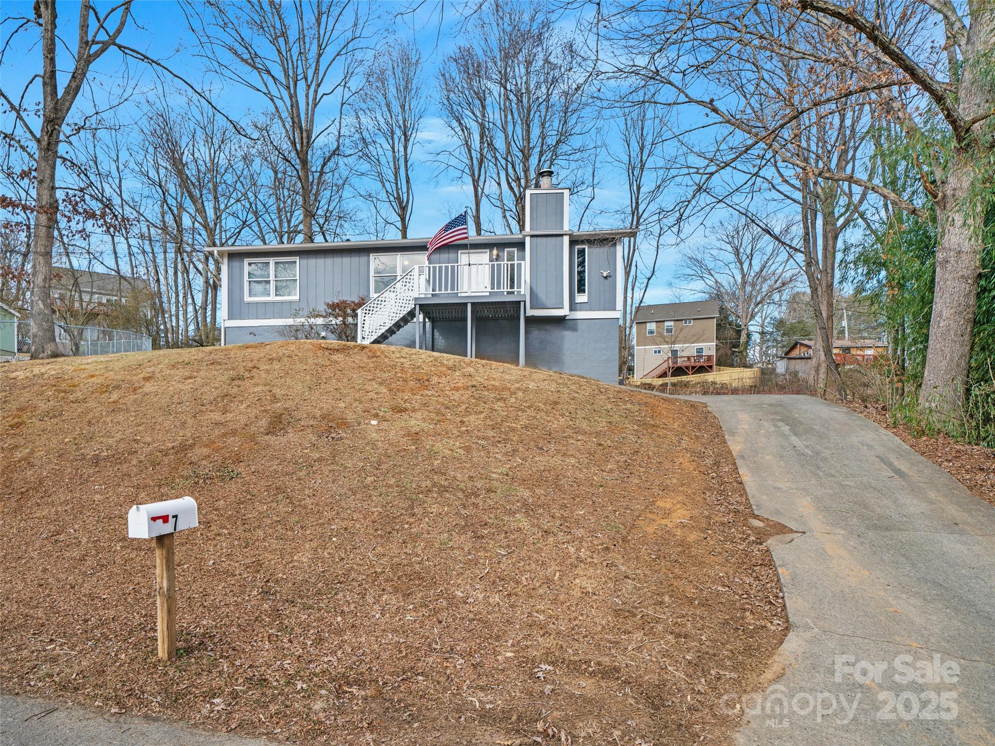 7 Holcombe Drive