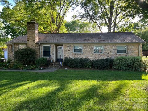Photo of 1116 Bevis Drive, Charlotte, NC 28209 (MLS # 4374659)
