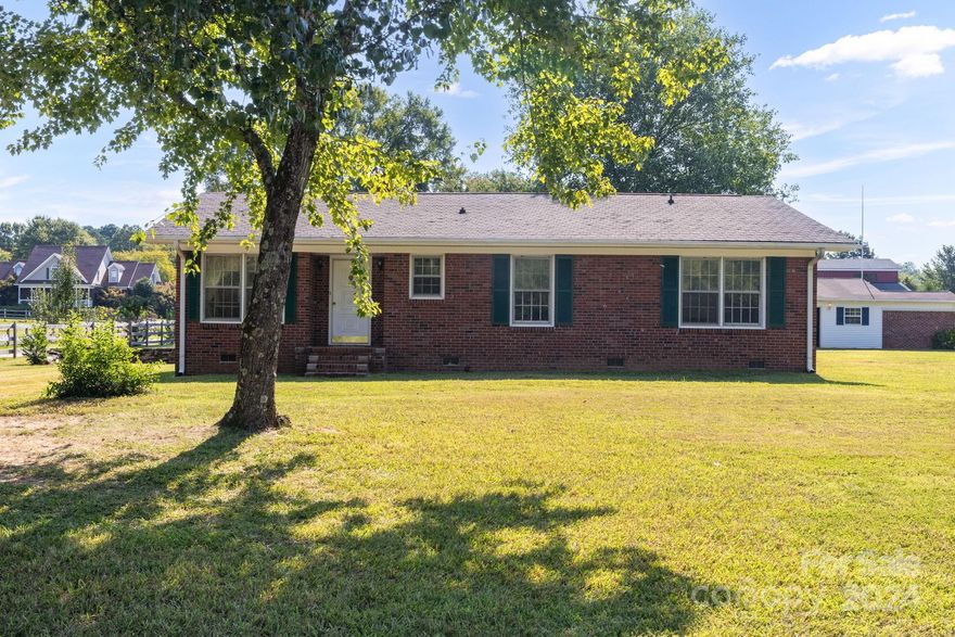 3 beds and 2 baths on 1 acre plus a detached garage/workshop. Perfect opportunity for someone looking for a prime location and tons of potential.